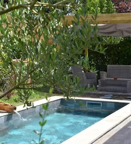 Vakantiehuis Small House With Pool