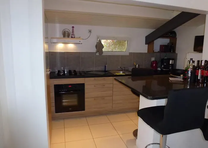 Vakantiehuis Small House With Pool